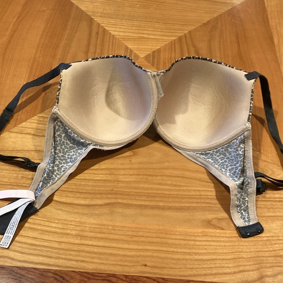 EUC Victoria’s Secret leopard print bra - Picture 2 of 7